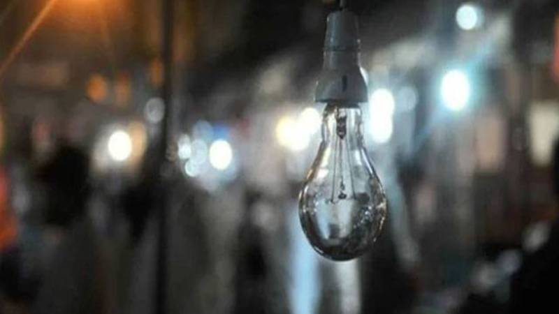 لاہور کے مختلف علاقوں میں رات گئے لوڈ شیڈنگ کا سلسلہ جاری، شہریوں کو مشکلات کا سامنا 