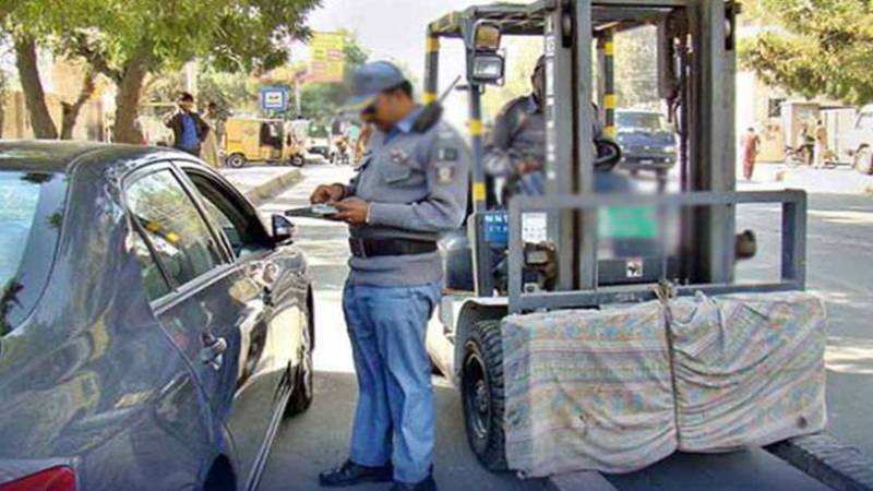لاہور میں ٹریفک قوانین کی خلاف ورزیوں کے خلاف سخت کارروائیوں کا آغاز 