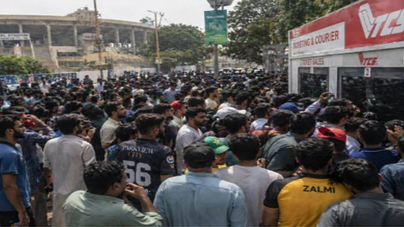 پی ایس ایل کوالیفائر کے ٹکٹ کے لیے کوشش کرنے والے خریداری کے دوران ناکام ہو گئے 