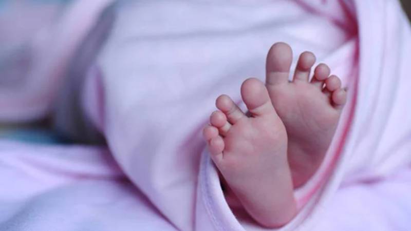لاہور: چلڈرن اسپتال سے نومولود مردہ بچہ چھوڑ کر فرار ہونے والی خاتون سمیت 2 ملزمان گرفتار 