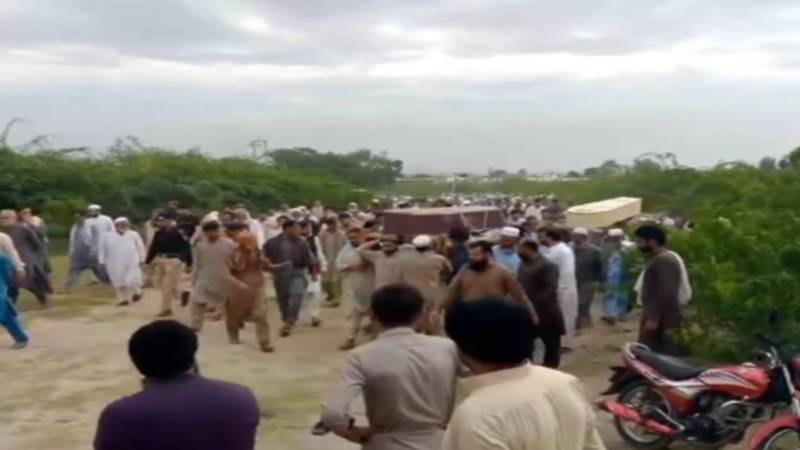 نوشہرہ فائرنگ واقعہ میں جاں بحق 5 افراد کی نماز جنازہ ادا کی گئی 