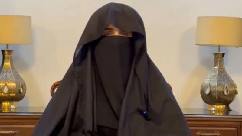 بشریٰ بی بی کی متاثرہ آنکھ کے معائنے کے لیے ڈاکٹرز جیل پہنچ گئے 