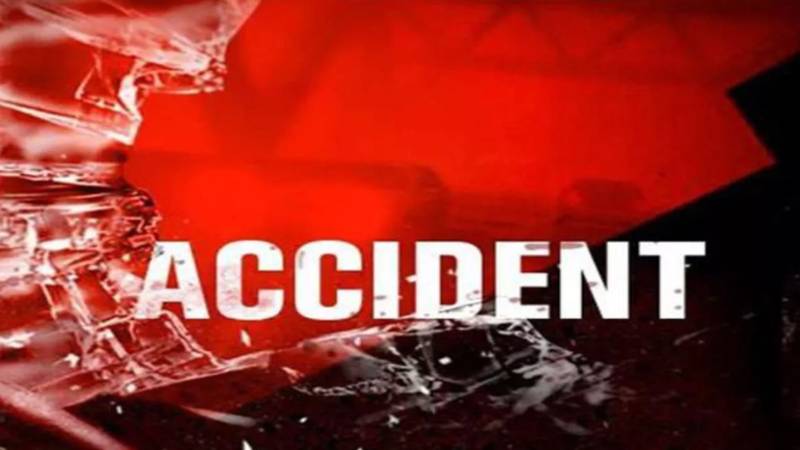  ٹریلر سے ٹکرانے والی دو موٹرسائیکلوں کے پانچ طالبعلم جان کی بازی ہار گئے 