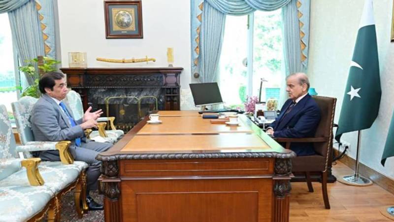 اسلام آباد میں وزیراعظم شہباز شریف سے وزیر ریلوے حنیف عباسی کی ملاقات 