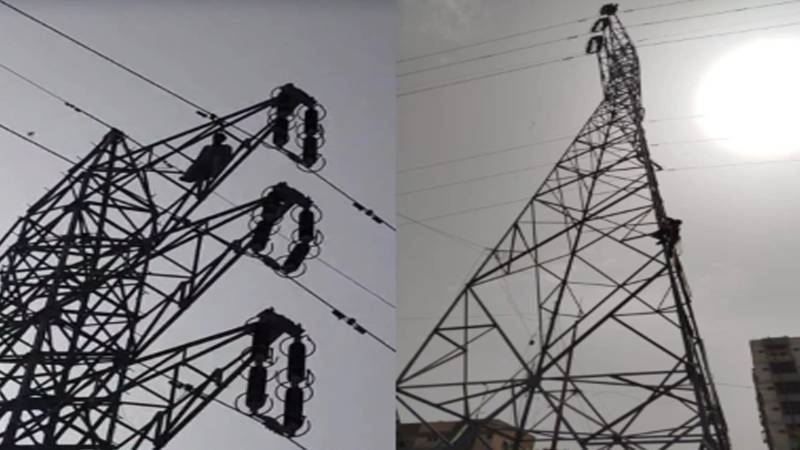 سرجانی ٹاؤن میں شخص ہائی ٹینشن پول پر چڑھ گیا، ریسکیو سرگرم 