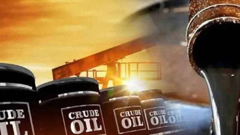 چار سالہ بلند سطح سے ٹوٹ کر تیل کی قیمتوں میں بڑی کمی 