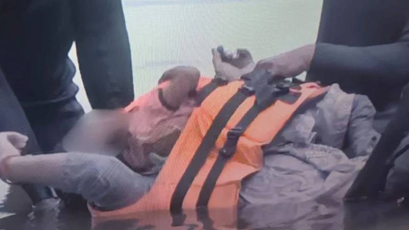 بھارت: کشتی حادثے میں ماں اور 4 سالہ بیٹا گلے لگے مردہ حالت میں برآمد 