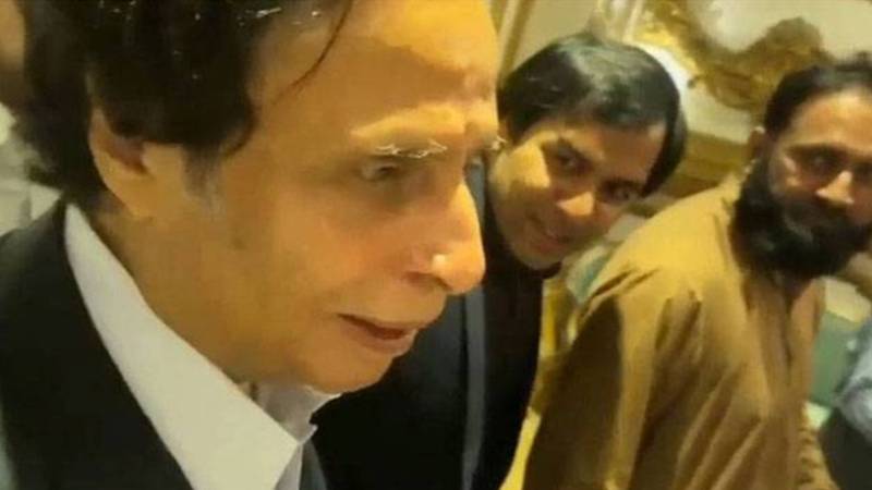 مرکزی صدر پاکستان تحریک انصاف چوہدری پرویز الٰہی نے پیپلز پارٹی میں شمولیت کی خبروں کو سختی سے مسترد کر دیا