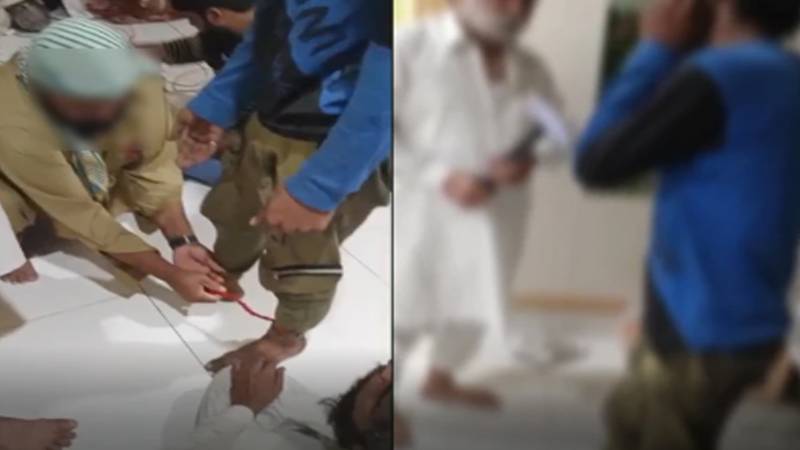 موبائل چوری کے شبہے میں نوجوان پر بہیمانہ تشدد کا دل دہلا دینے والا واقعہ