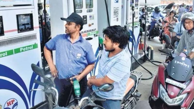 پیٹرول کی بڑھتی قیمتوں میں ریلیف کیسے حاصل کریں؟ ڈسکاؤنٹ ریٹ کا راز جانیں 