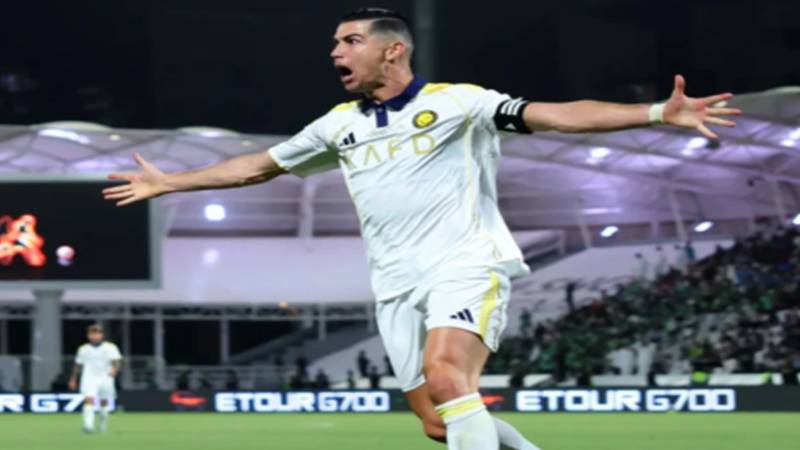 النصر کے پرتگالی اسٹار کرسٹیانو رونالڈو نے فٹبال کی تاریخ میں نیا سنگ میل عبور کرلیا 
