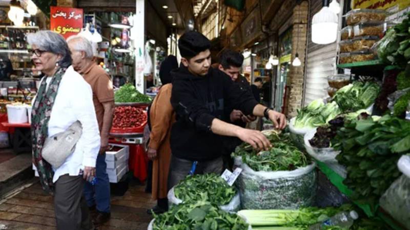 ایران میں جنگ، مہنگائی اور روزمرہ زندگی مشکل، عوام کے لیے دو وقت کی روٹی بھی مشکل 