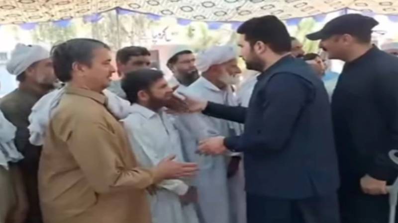 وزیر اعلیٰ خیبر پختونخوا کا بنوں کا دورہ، شہدا کے اہل خانہ سے تعزیت اور زخمی اہلکاروں کی عیادت