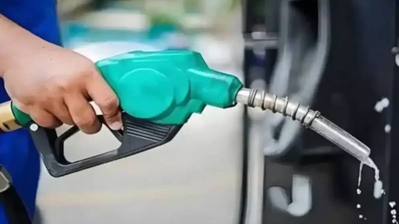 سینیٹر دنیش کمار کی حکومت کو پٹرول کی قیمت 300 روپے فی لیٹر کی تجویز 