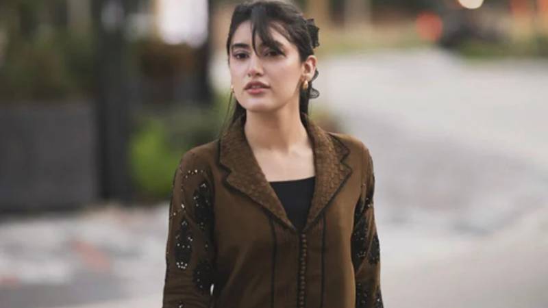 سحر ہاشمی کے نئے لباس پر سوشل میڈیا پر تنقید کا سلسلہ شروع 