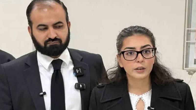 سپریم کورٹ کا ایمان مزاری اور ہادی علی چٹھہ کی سزا معطلی کی درخواست پر فیصلہ سنانے کا حکم 