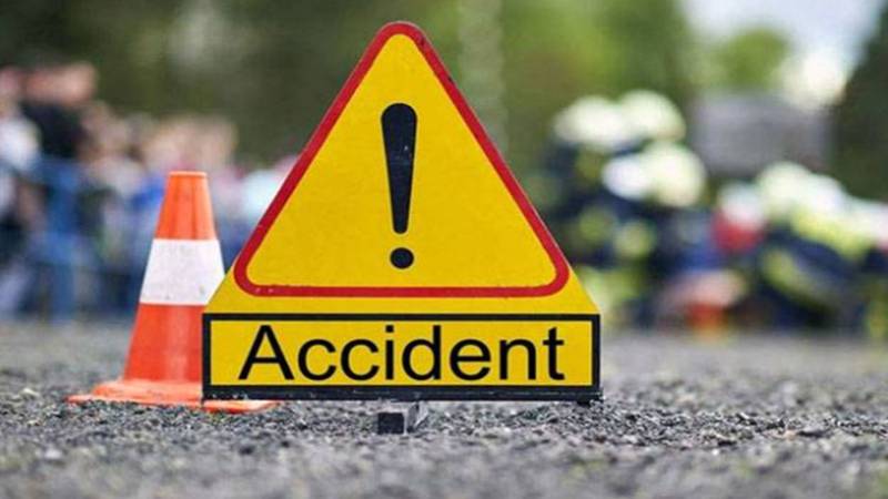 آؤٹ فال روڈ پر تیز رفتار ڈمپر کی رکشہ سے ٹکر، افسوسناک حادثہ