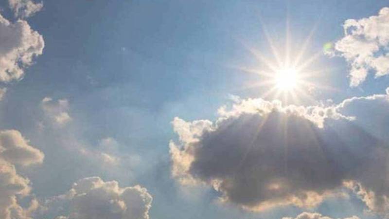 لاہور میں موسم گرم اور خشک، آج بھی بارش کے امکانات موجود 