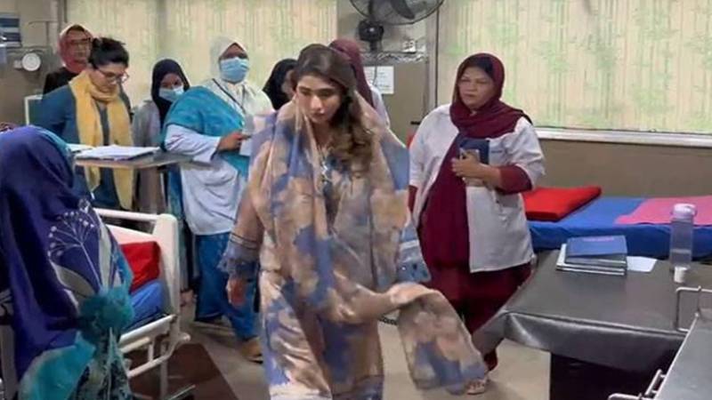 حنا پرویز بٹ کی متاثرہ بچی کی عیادت کے لئے جناح ہسپتال آمد 