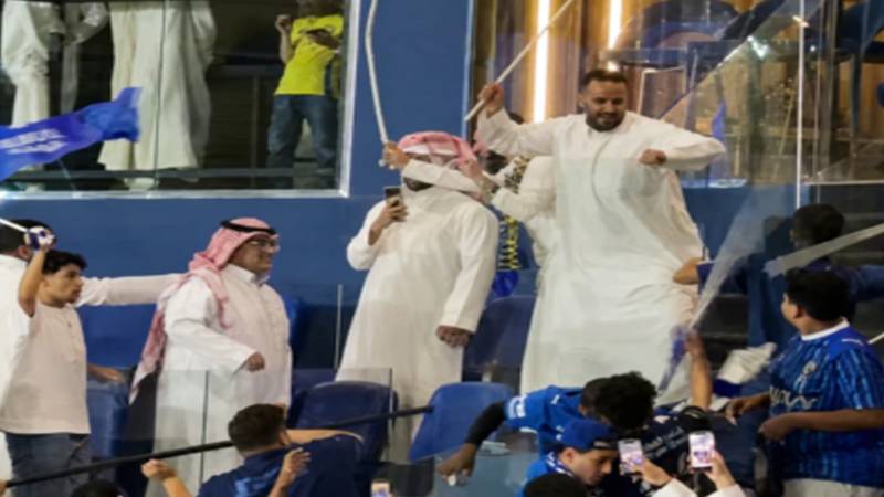 سعودی پرو لیگ: النصر اور الہلال کے شائقین میں جھڑپیں، اسٹیڈیم میں ہنگامہ آرائی
