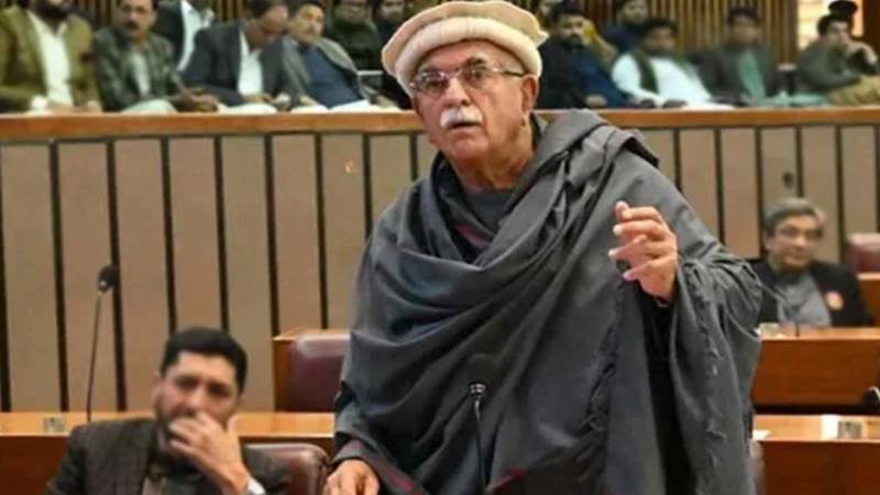 حکومت بتائے بانیٔ پی ٹی آئی سے کب ملاقات کروائے گی؟ محمود خان اچکزئی کا ایوان میں سوال