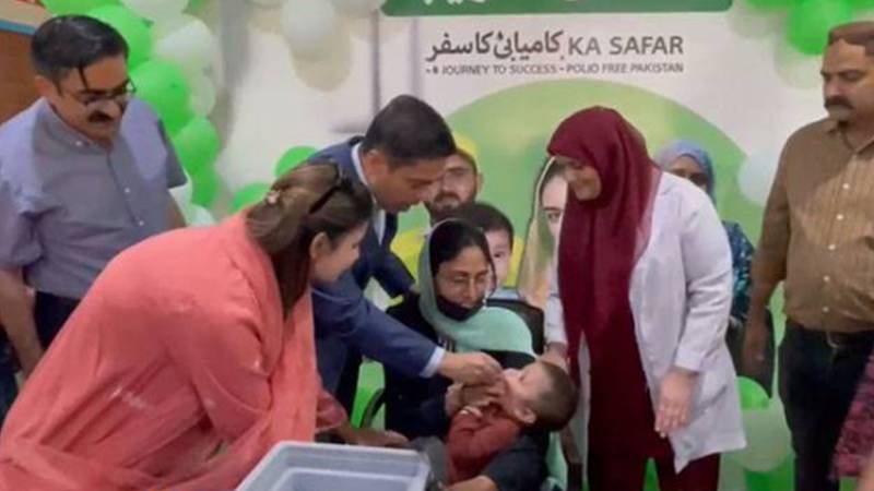 لاہور میں ہفتہ وار انسدادِ پولیو مہم کا آغاز، 22 لاکھ بچوں کو قطرے پلانے کا ہدف