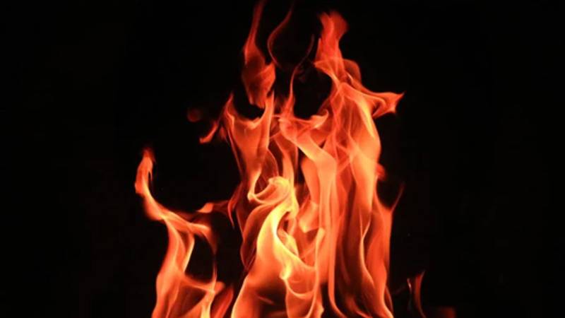 مظفر گڑھ: دیور نے بھابھی پر پیٹرول چھڑک کر آگ لگا دی، خاتون جاں بحق