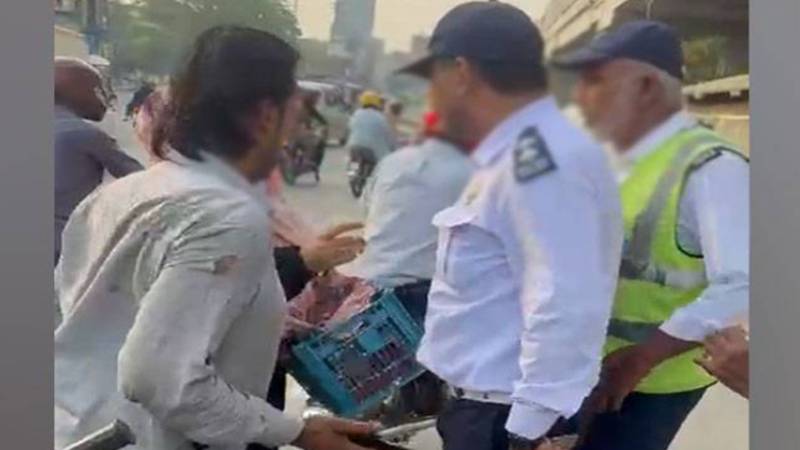 ٹریفک چالان پر جھگڑا، مزنگ میں صورتحال کشیدہ، وارڈن معطل