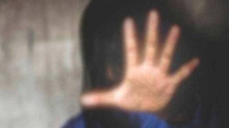 سندر میں کم عمر گھریلو ملازمہ پر مبینہ تشدد، خاتون گرفتار