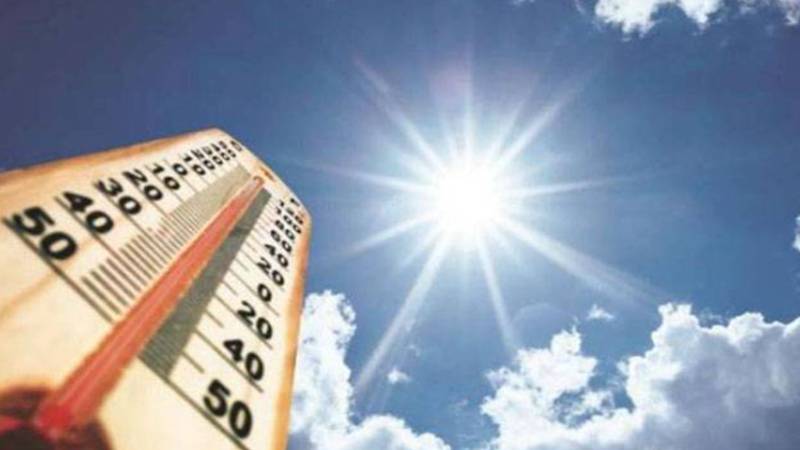 لاہور میں شدید گرمی برقرار، درجہ حرارت 42 ڈگری تک جانے کا امکان