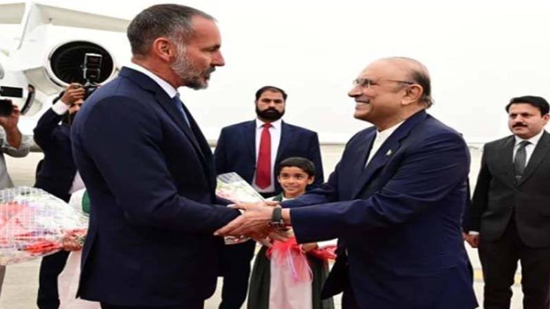 پرنس رحیم آغا خان کا پاکستان پہنچنے پر نور خان ایئر بیس پر صدر مملکت کا پرتپاک استقبال