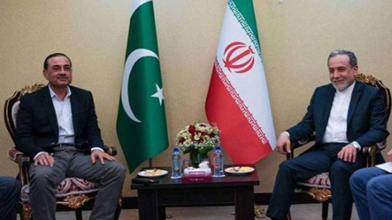 فیلڈ مارشل عاصم منیر نے عباس عراقچی سے ملاقات کی، ایران-امریکا مذاکرات اور خطے میں امن پر گفتگو
