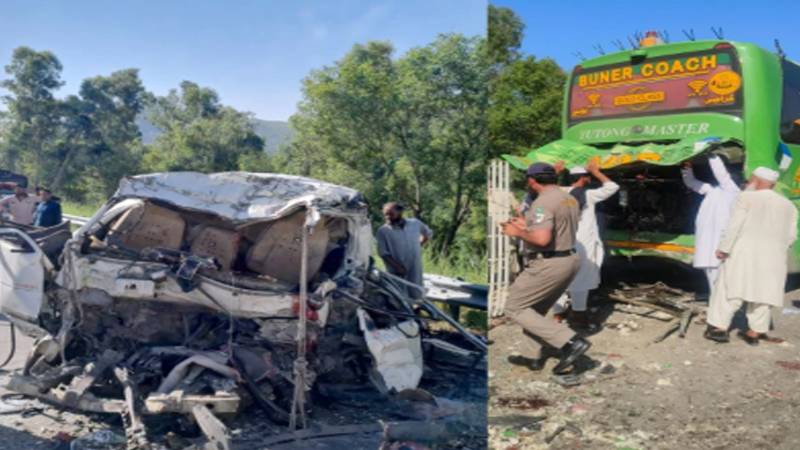 سوات ایکسپریس وے پر خوفناک حادثہ، وین بس سے ٹکرا گئی، 11 افراد جاں بحق، 7 زخمی