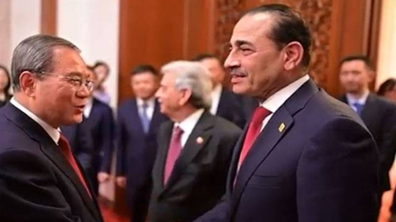 فیلڈ مارشل عاصم منیر کی چین کے وزیراعظم لی چیانگ سے غیر رسمی ملاقات