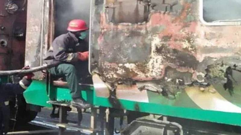 تیزگام ایکسپریس کی پاور وین میں آگ، ریسکیو نے قابو پا لیا