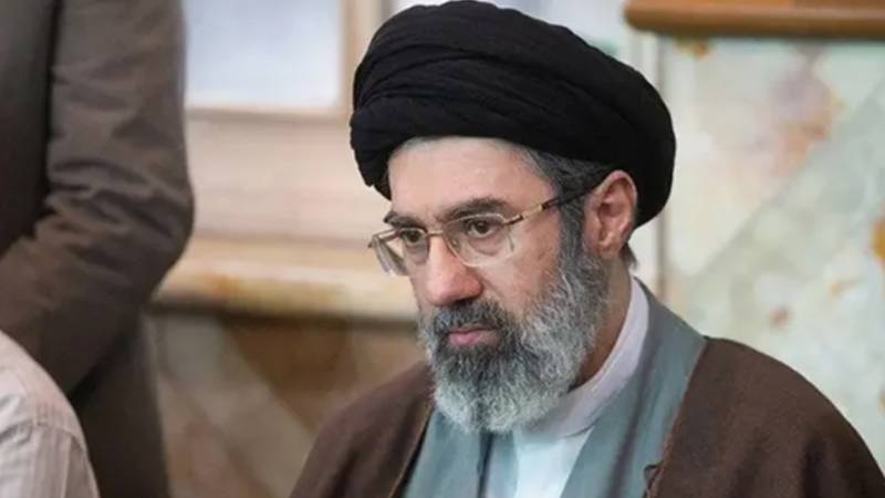دشمن ایران میں اختلافات پیدا کرنے کی کوشش کر رہا ہے: ایرانی سپریم لیڈر