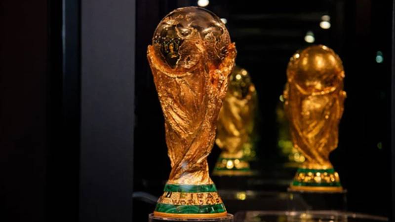 فیفا ورلڈ کپ 2026: کروڑوں ڈالر مالیت کی ٹرافی ایک بار پھر توجہ کا مرکز