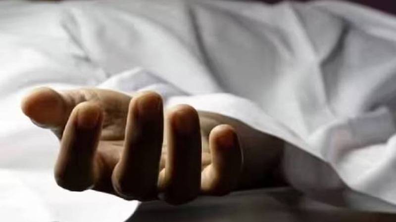 سمن آباد میں 41 سالہ خاتون گھر میں پراسرار طور پر مردہ پائی گئی