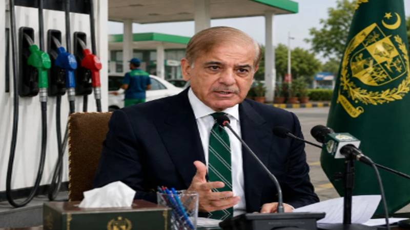 آج پیٹرولیم مصنوعات کی قیمتوں میں بڑی کمی کا امکان، وزیراعظم اعلان کریں گے