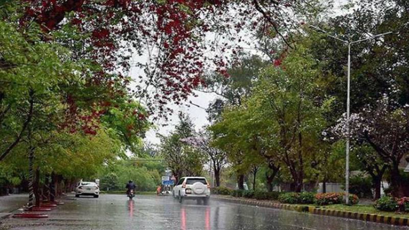 لاہور میں بارش کے بعد موسم خوشگوار، گرمی کی شدت میں نمایاں کمی