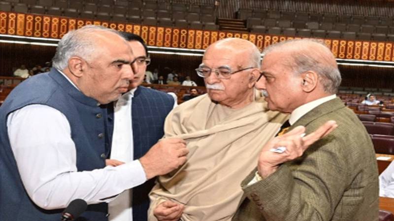  قومی اسمبلی اجلاس: حکومت اور اپوزیشن کے درمیان غیر معمولی سیاسی رابطے
