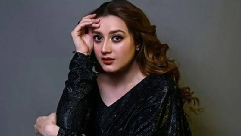 مومنہ اقبال کا پُراسرار پیغام، کہا: وقت آیا تو تمام حقیقت سامنے لاؤں گی