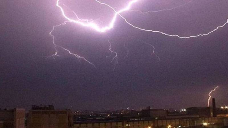 خیبر میں آندھی اور بارش سے موسم خوشگوار، زخہ خیل میں آسمانی بجلی گرنے سے 2 نوجوان جاں بحق
