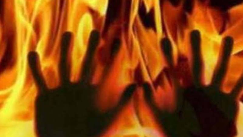 کالا جادو اور جنات کے شبے پر ماں نے بچوں کے ساتھ مل کر 4 سالہ بیٹی کو زندہ جلا دیا