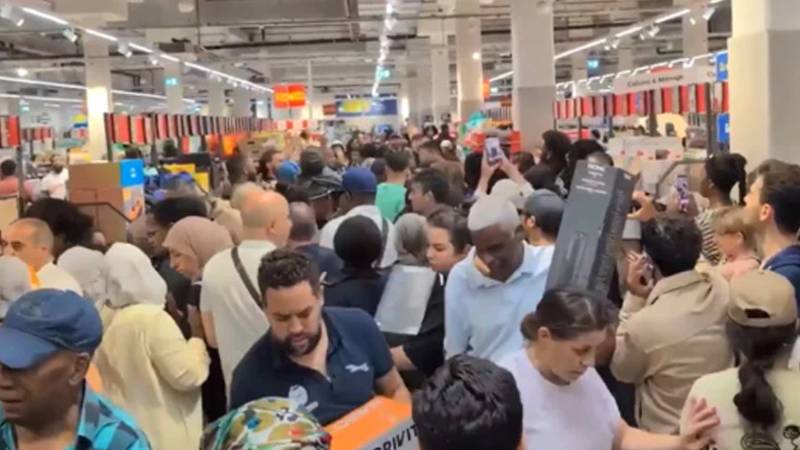 فرانس میں گرمی کی شدت، پنکھے اور پورٹیبل اے سی کے لیے خریدار آمنے سامنے