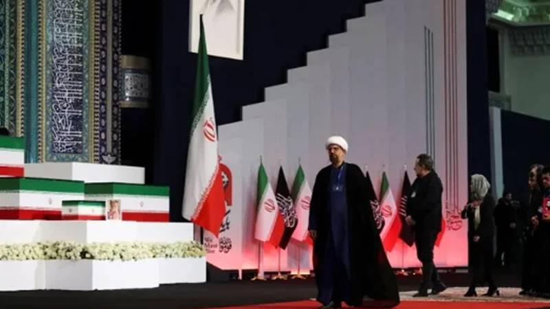 تہران: شہید آیت اللّٰہ خامنہ ای اور اہلِ خانہ کی میتیں عوامی دیدار کے لیے رکھ دی گئیں