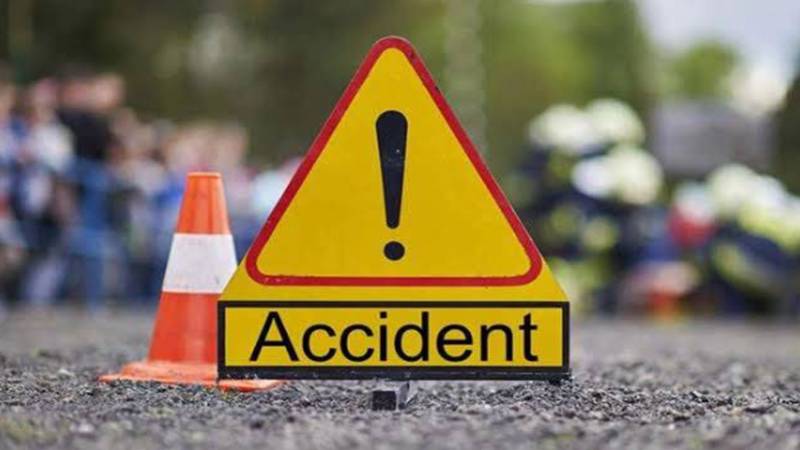 کاہنہ میں تیز رفتار گاڑی کی ٹکر، 2 افراد جاں بحق، ڈرائیور فرار