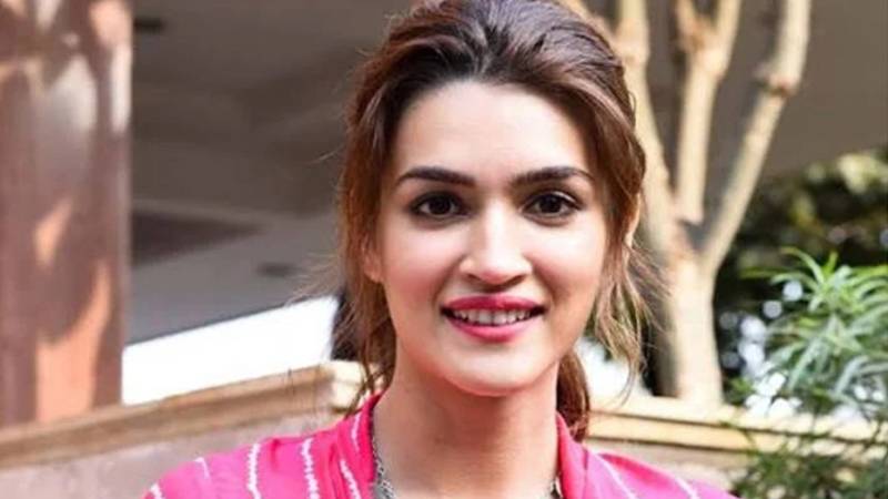 میں کھانے کیلئے زندہ ہوں: کریتی سینن کا ڈائٹ سے متعلق دلچسپ انکشاف