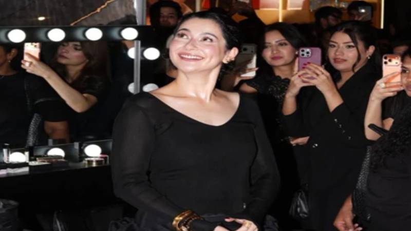 ہانیہ عامر کی بولڈ لباس پر تنقید کا سامنا