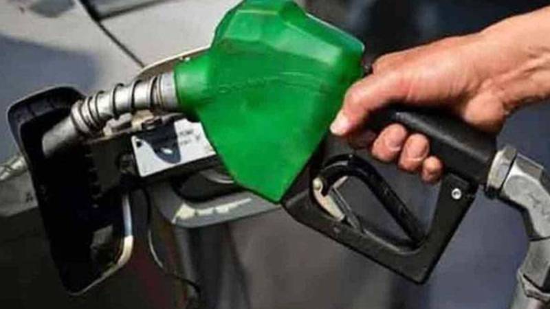 حکومت نے پٹرول پر پٹرولیم لیوی میں 9 روپے 64 پیسے فی لٹر اضافہ کر دیا